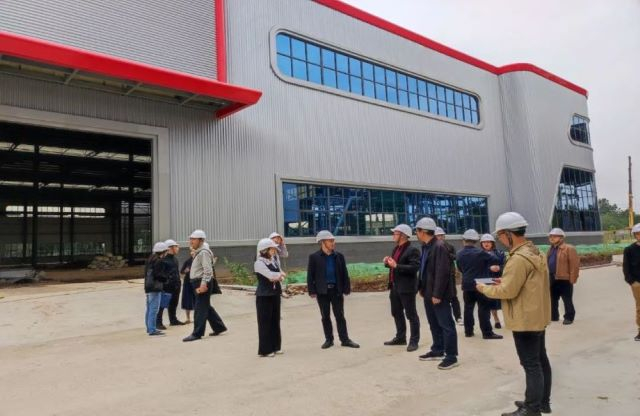 市經(jīng)信局、大邑工業(yè)主管部門領(lǐng)導(dǎo)蒞臨公司參觀